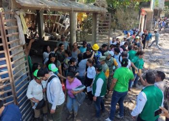 Sheinbaum supervisa apoyos en El Higo tras afectaciones por lluvias