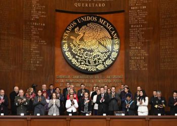 Armenta llama a la unidad en aniversario de la Constitución