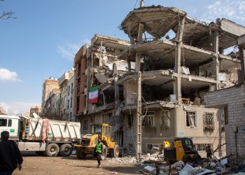 Escala tensión entre Irán y EUA; sube el petróleo