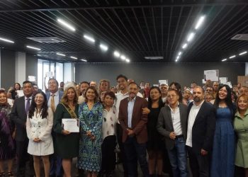 Reconocen a 60 ciudadanos por mérito comunitario