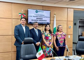Gissel Santander firma plan del Grupo de Amistad bilateral